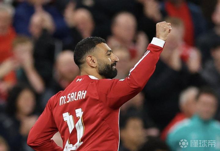 足球英雄：欧冠欧洲杯双冠王核心，金球奖排名下的足球传奇